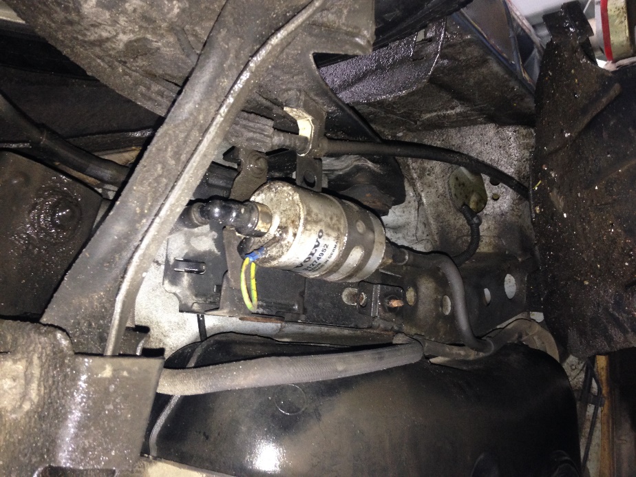 замена топливного фильтра на автомобиле Volvo